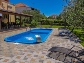 Alluring Holiday Home in Pako tane with Swimming Pool